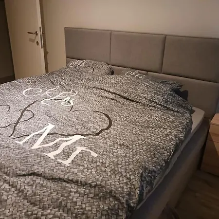 Deer Vlakbij Zee En Gratis P Apartment